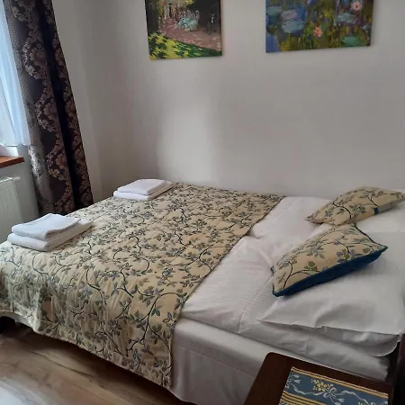 Korona Przy Termach Cieplickich 10proc Rabatu Do Term Cieplice Self Check In 24h Parking 公寓